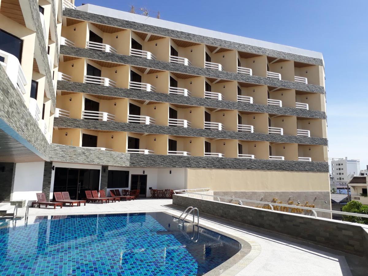 Semesteranläggning (resort) City Beach Resort HHQ